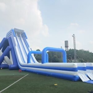 Toboggans gonflables géants terrestres Bouncia avec piscine à vendre — Hippo Slide