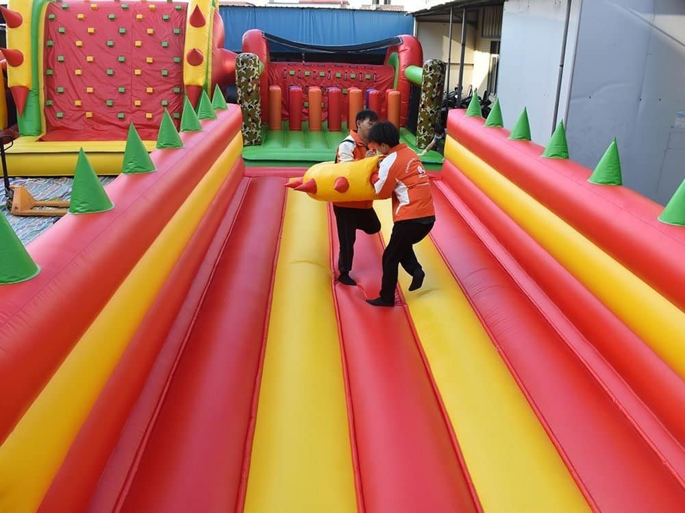 Course sur parcours d’obstacles gonflable Bouncia – Obstacle-5