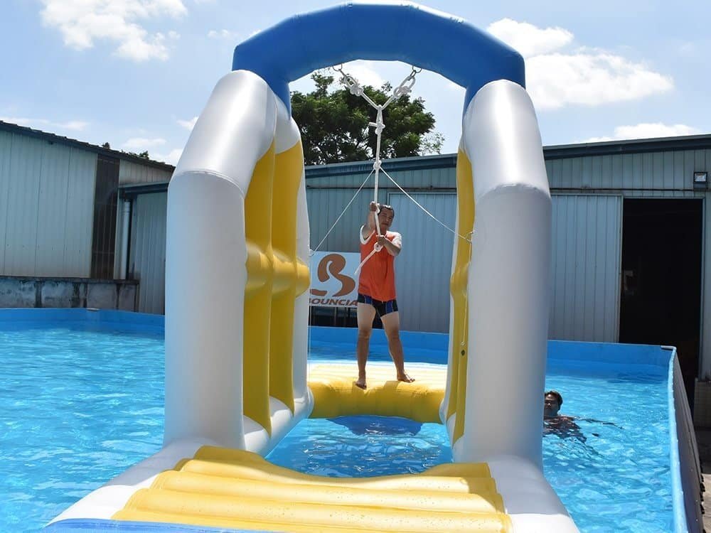 Jeu de parc aquatique gonflable palpitant pour les 6 ans et plus — Pond Swing 01