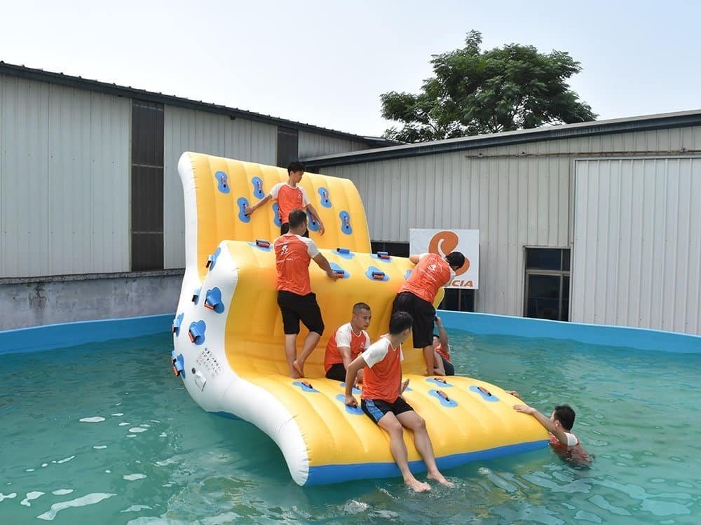 Structure gonflable pour eau libre durable à vendre — Totter Slide 01