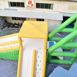 Tour de sports nautiques gonflable géante avec balançoire et toboggan – Big Swing Tower 01
