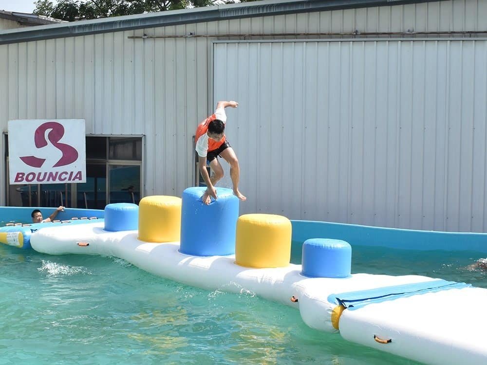 Parcours d’obstacles flottants personnalisés pour eau libre – Fun Pillars 01