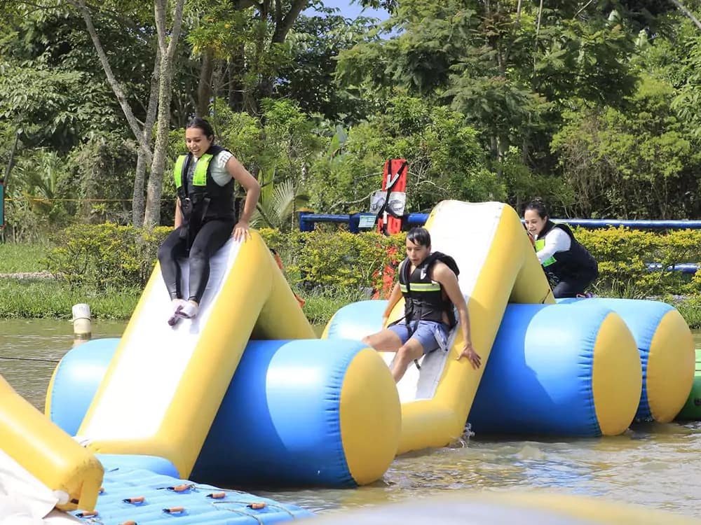 Sports aquatiques gonflables commerciaux – S-shaped Bridge 01