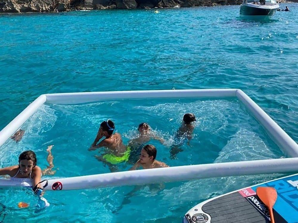 Piscine de mer avec filet – protège des méduses et de la faune marine